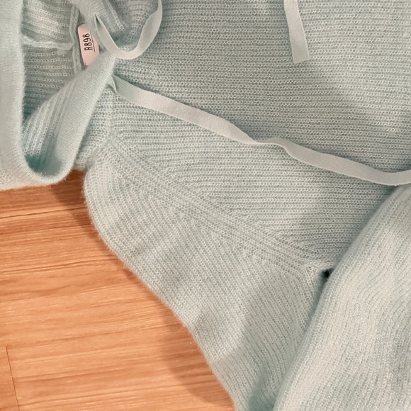 Light Blue Knit Hoodie Sweater – Size M - Picture 7 of 9